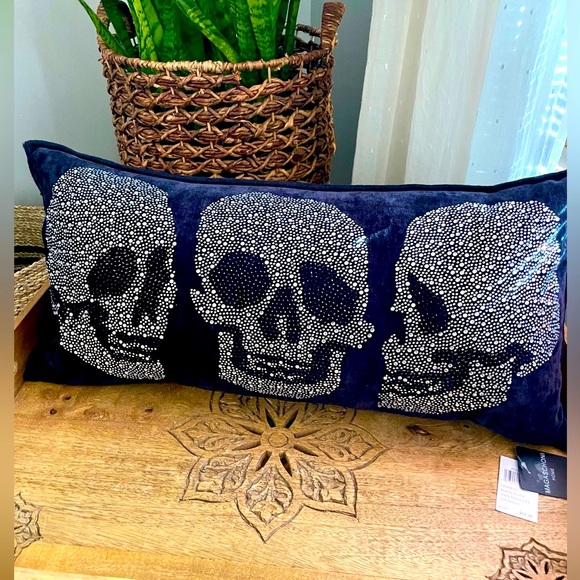 🎉HP🎉💀Gorgeous Skull Accent Pillow 💀Sparkling beaded design! NWT! - Picture 3 of 16